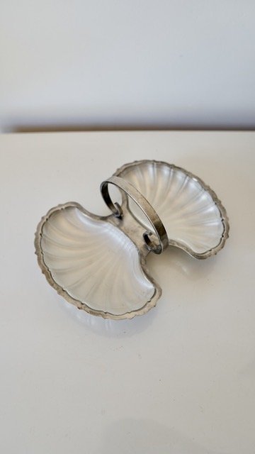 Serviteur vintage en forme de double coquillage – Plaqué argent avec coupelles en verre givré