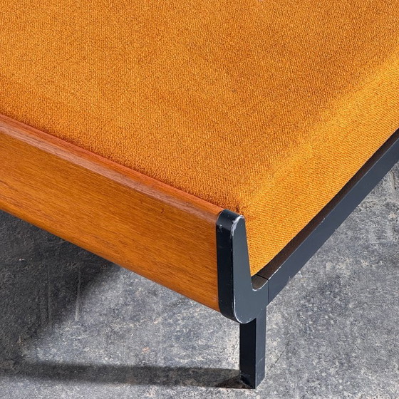 Ariadne Teakhouten Daybed van Friso Kramer voor Auping, jaren 1960 – 3-5 zitsbanken, polished steel (photo 15 of 16)