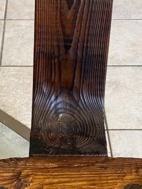 Image 1 of antieke brutalistische driepootstoel n2 gesneden massief hout