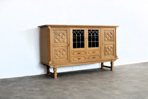 Armario de pared danés brutalista