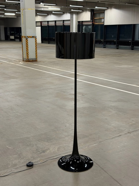 FLOS Spun Light Lampada da terra Nera – Lampade da terra, Plastica (photo 9 of 10)