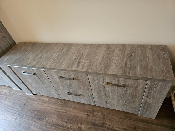 Image 1 of Aparador moderno y robusto