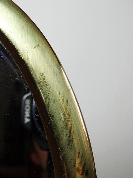 Image 1 of Ovale tafelspiegel met een vintage gouden metalen lijst uit de jaren 1950-1960.