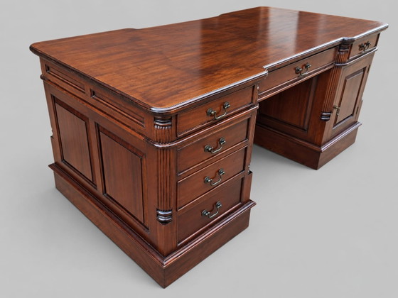 Klassischer englischer doppelseitiger Schreibtisch Partnerdesk, Schreibpult Maße: 180x94cm und 77cm hoch. (photo 3 of 5)