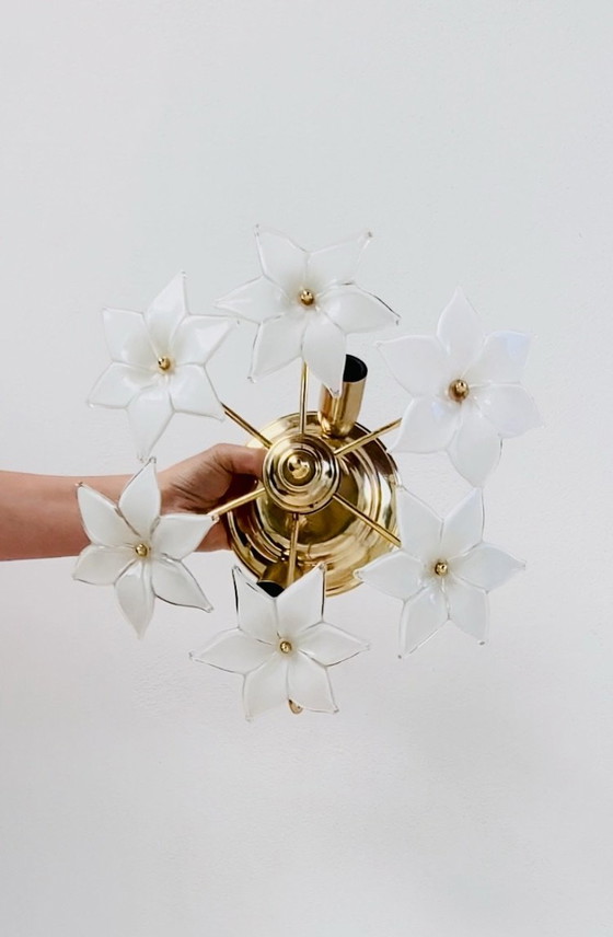 Vintage Italian Murano Floral Ceiling Light, 6 White Hand-Blown Glass Flowers, Metal (photo 7 of 8)