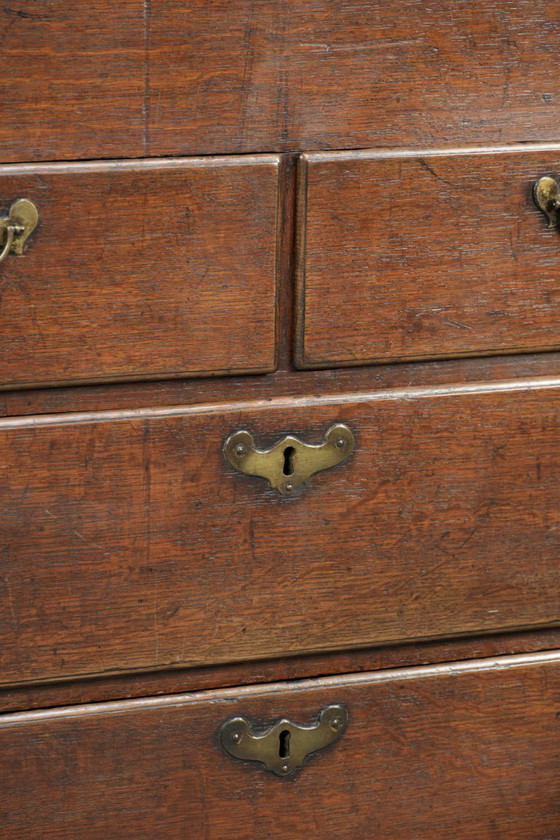 Image 1 of Elegante scrivania antica inglese in rovere del XVIII secolo.