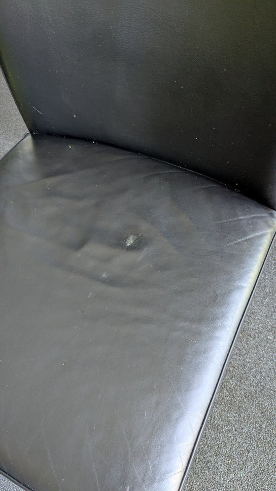 Image 1 of 4 sedie in pelle con dettagli color lime, gambe in acciaio inossidabile