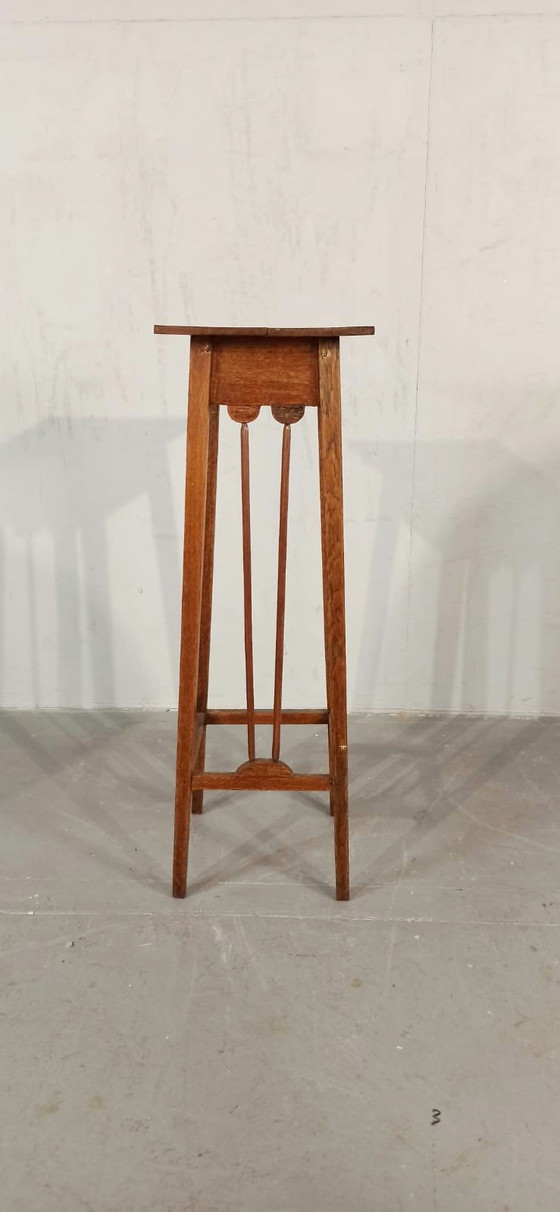 Image 1 of Vintage Arts and Crafts houten plantenstandaard