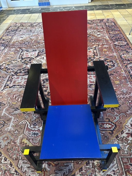 De beroemde rood bleu Rietveld stoel 1961