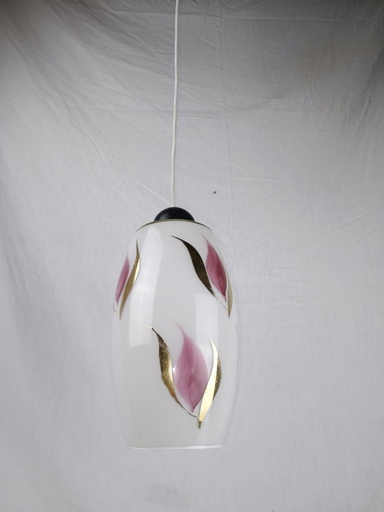 Image 1 of Mid-century hanglamp met witte, briljante bloemenkap, jaren 50, Franse vintage ARLUS