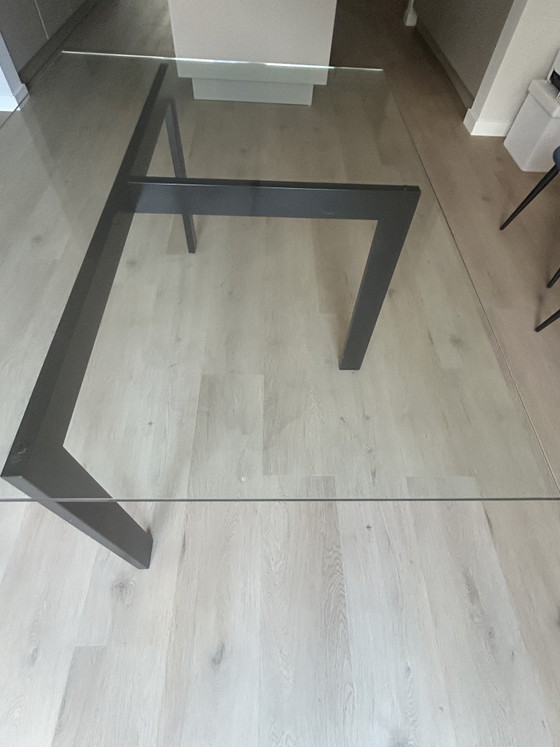Minimalistisch Design Eettafel Met Glazen Blad – Glass, Metal (photo 3 of 7)