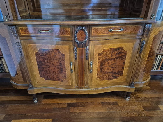 Monumentaler Schrank/Buffet im Jugendstil mit Bücherregalen (Nussbaum & Marmor) – Buffetschränke, Glass (photo 10 of 16)