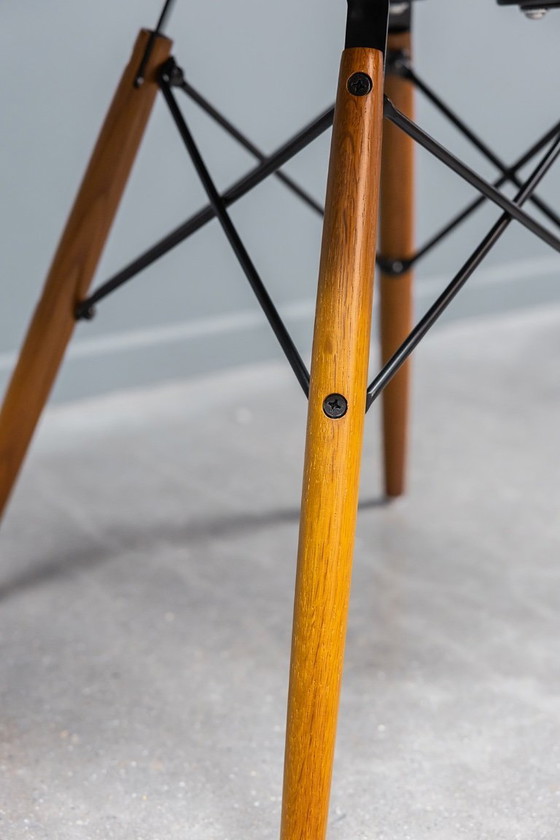 Image 1 of Sedie Eames DSW Elephant in fibra di vetro grigia, 6x