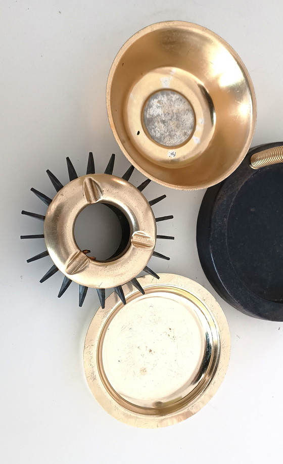 Image 1 of Cenicero de pie con diseño de los años cincuenta