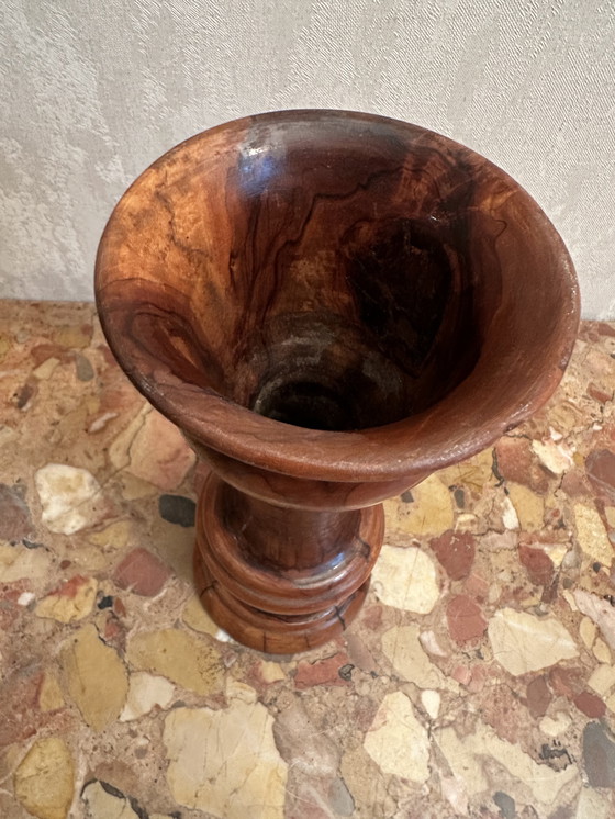 Image 1 of Gedraaide vaas van olijfhout, 23 cm hoog