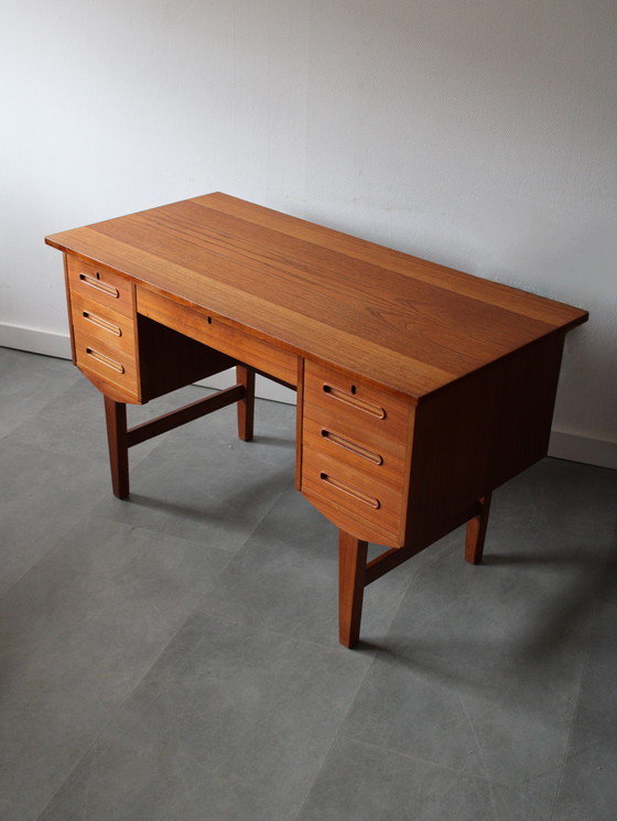 Image 1 of Scrivania danese vintage in teak