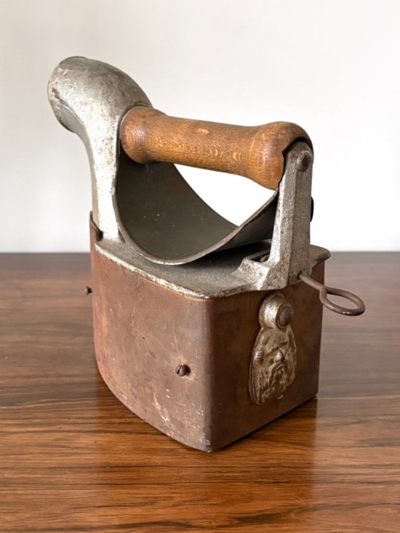 Vecchio ferro da stiro a carbone in ferro – Oggetti decorativi, Legno (photo 2 of 5)