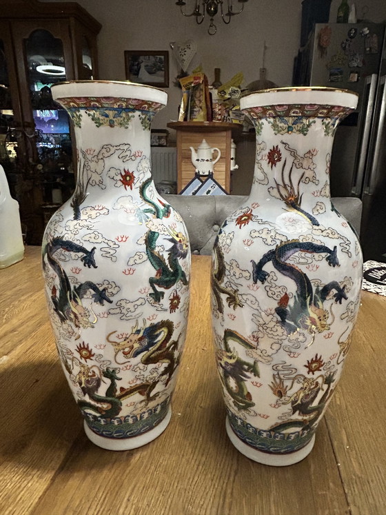 Image 1 of 2 modern 32 centimeter Chinese dragon vases 