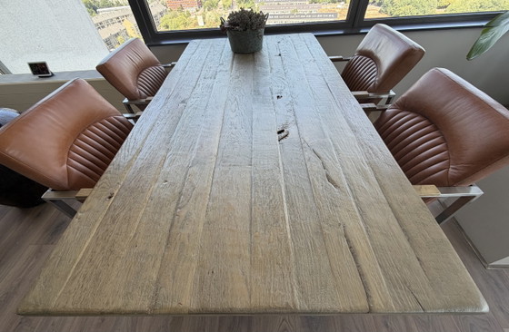 Tavolo da pranzo Rofra Avignon + 4 sedie in pelle Rio Grande | Rovere riciclato e acciaio inox spazzolato (photo 7 of 10)