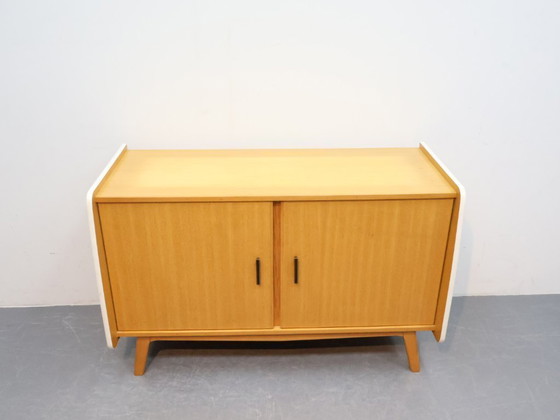 Image 1 of Buffet vintage en chêne des années 1970 avec pieds inclinés