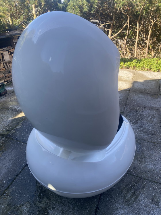 Image 1 of sedia a forma di uovo