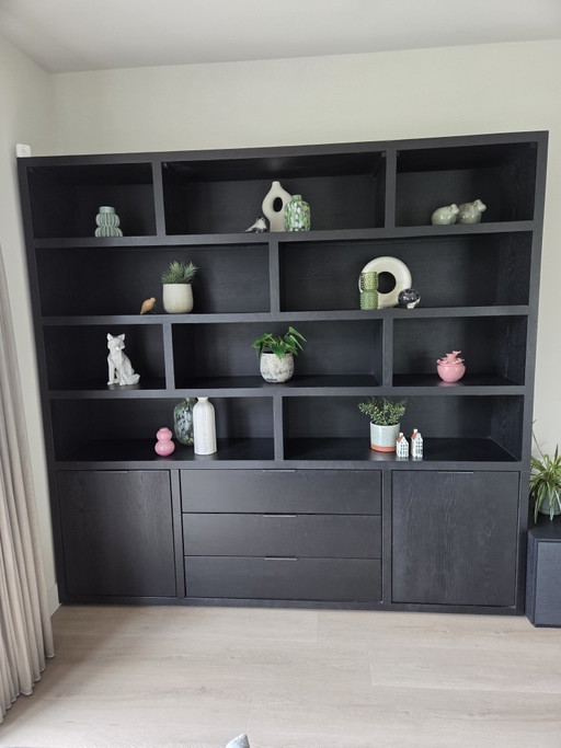 Zwart eiken wandkast 
