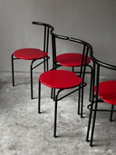 Set di 4 sedie di design – Metallo nero e seduta rossa – Anni '90
