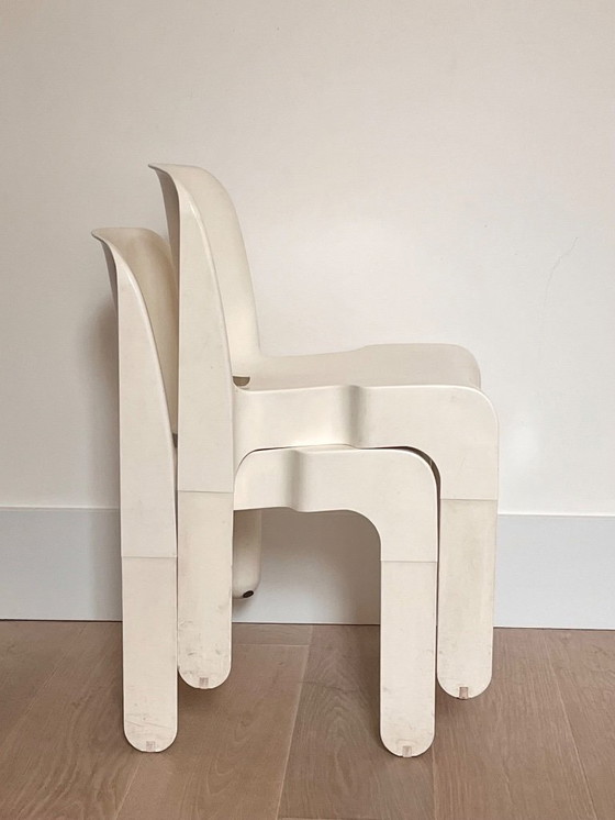Image 1 of 2 Chaises Vintage "Universale" par Joe Colombo pour Kartell - Blanc