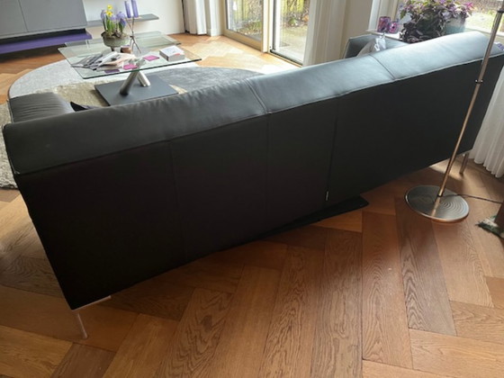 Image 1 of 2 zits en 3,5 zits design on stock bloq banken, zwart leer met voetenbank leer paars. Zelf op te komen halen. Omgeving Gouda