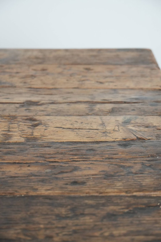 Image 1 of Grande table de salle à manger de ferme ancienne en bois de pin avec beaucoup de caractère