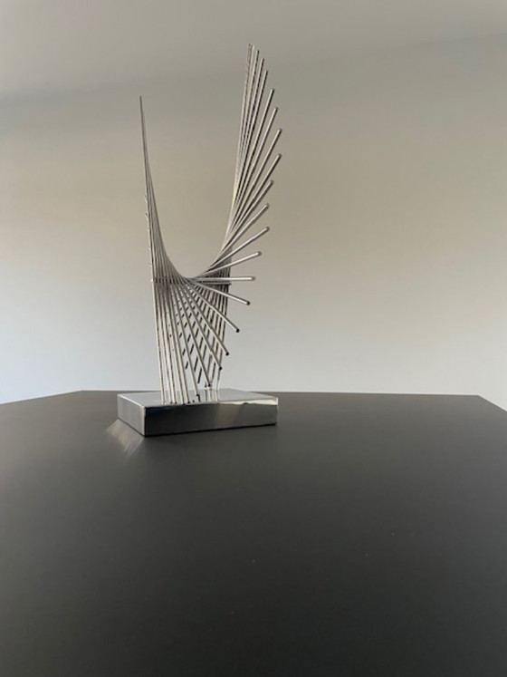 Image 1 of Scultura futuristica in filo di cromo: oggetto astratto modernista