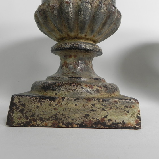 Image 1 of Lote de 2 jarrones de jardín Medicis de hierro fundido