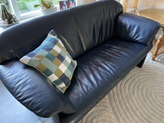Jori 2-seater sofa blue leather (photo 3 of 5)