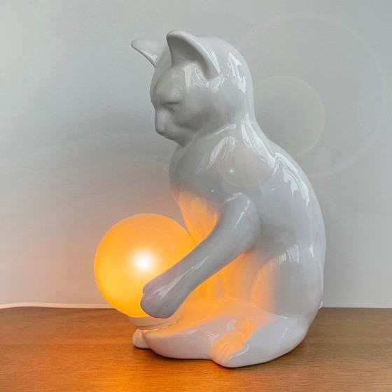 Image 1 of vintage kat LAMP porselein 70’s opaalglas Mid Century poes