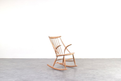 Fauteuil à bascule en chêne style Mid-Century par Illum Wikkelsø pour Niels Eilersen, années 1950.