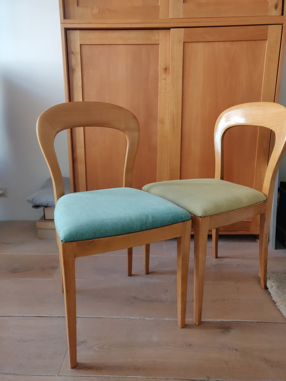 Image 1 of 5 bis 6 Stühle aus massivem Kirschholz, dänisches Design