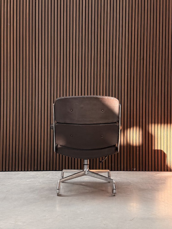 Image 1 of Herman Miller Eames Lobby Chair ES 104 - Premium leer F Chocolade