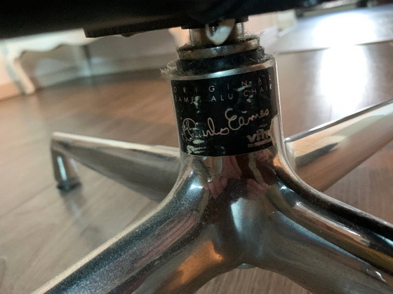 Image 1 of Vitra Eames EA124 Pelle / Cromo