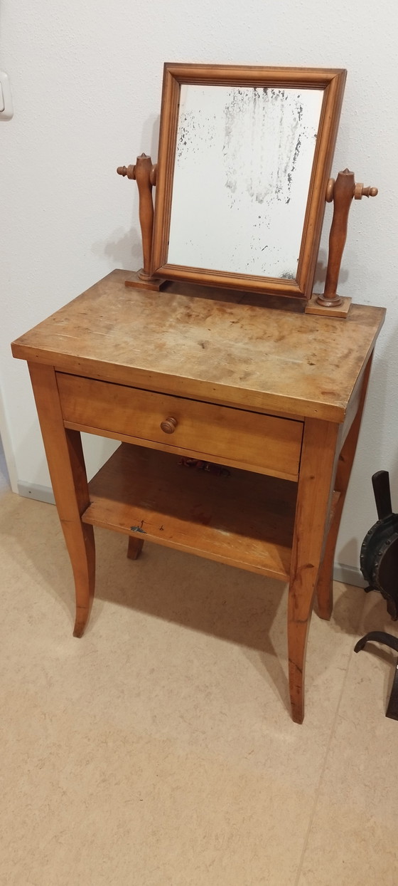 Biedermeier Display Cabinet and Chairs with Small Table – Glass, Textile (photo 2 of 5)