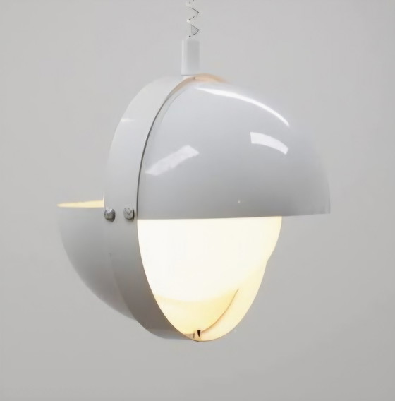 Image 1 of Iconica lampada a sospensione White Eclipse di Dijkstra, risalente agli anni Settanta.
