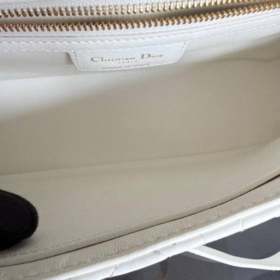 Image 1 of DIOR CARO MEDIUM - PELLE DI VITELLO GRANATA CANNAGE, FERRAMENTA BIANCA ORO