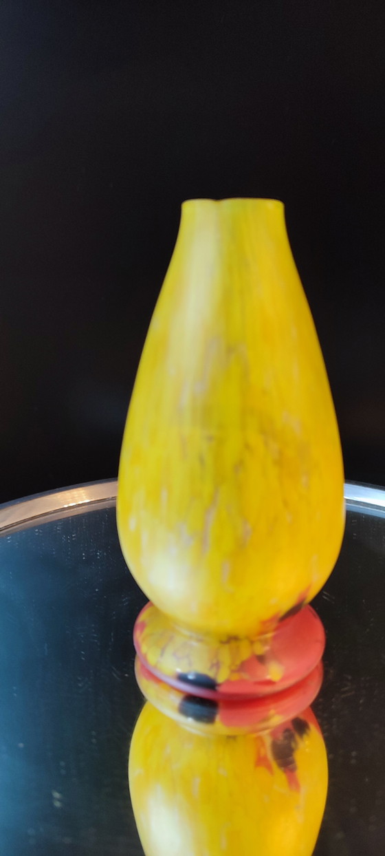 Image 1 of Vase forme galbée en pâte de verre 
