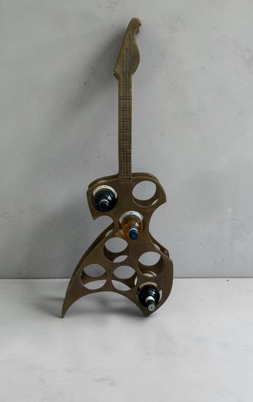 Esclusivo supporto per vino a forma di chitarra in ottone
