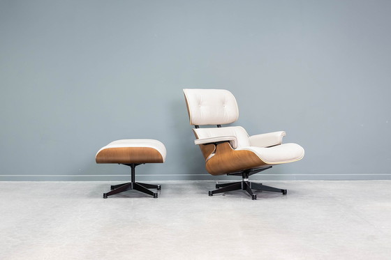 Image 1 of Sillón Eames + otomana