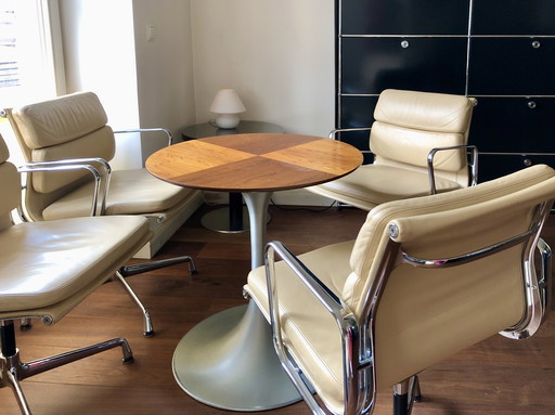 4x Vitra Eames Soft Pad Chair EA 208 draaibare vergaderstoel