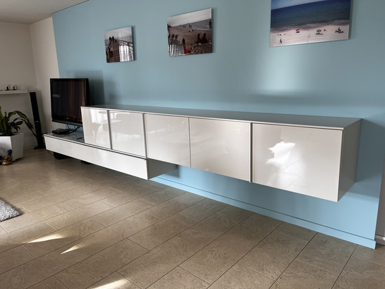 Image 1 of Precedente disposizione di pensili a muro in finitura lucida