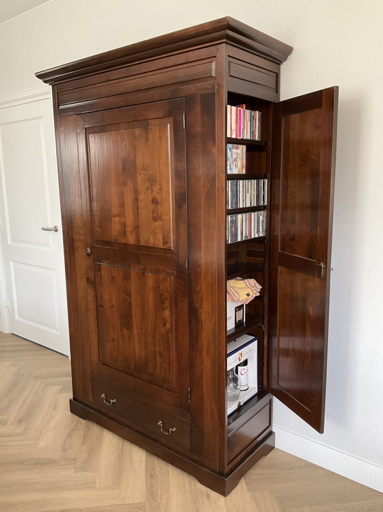 Image 1 of Magnifique armoire de chasseur en bois de cerisier