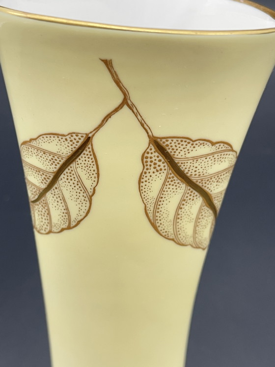 Weimar Porzellan Vaas 576 – Geel met Gouden Decor, vintage – Vazen, Porcelain (photo 4 of 6)
