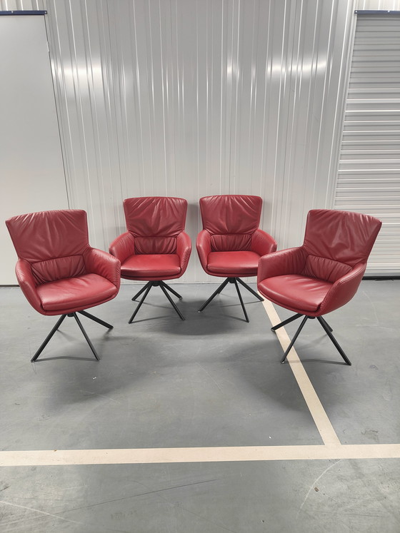 Image 1 of Set van 4 rood lederen  Bert Plantagie Eetkamerstoel Aida met arm Legere leer