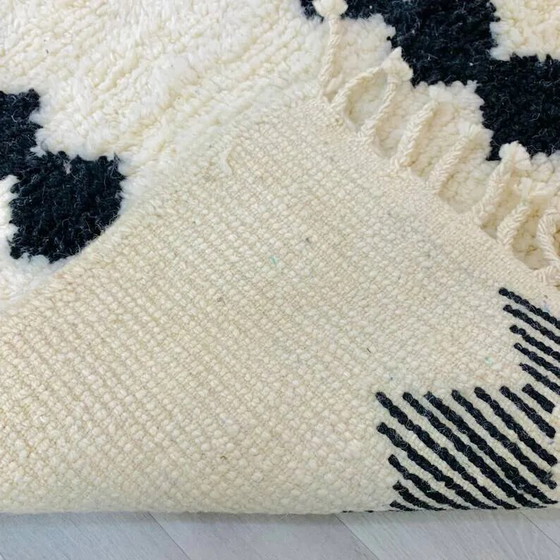 Handgefertigter marokkanischer Teppich aus Wolle 250cm x 150cm – Teppiche & Läufer, Wool, Modern (photo 7 of 9)